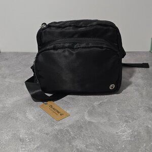 NWT BEARPAW Black Nylon Sling Double Zip Waist Bag